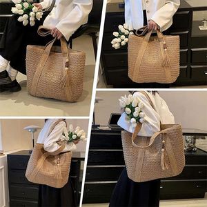 Wholesale Natural Straw Barrel-shaped <b>Handbag</b> for Women Lightweight Portable <b>Summer</b> Beach Bag Open Closure Durable Feature 3L+ - Product Image 5