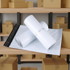 Sacs d'expédition en polyéthylène personnalisés en gros, compostables, pour l'emballage logistique de <span class=keywords><strong>colis</strong></span> de vêtements et l'envoi postal - Product Image 1