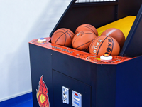 Machine de tir au basket à monnayeur avec panneau de scores LED à cadre métallique robuste, graphiques flamboyants, 110V 240V, direct usine