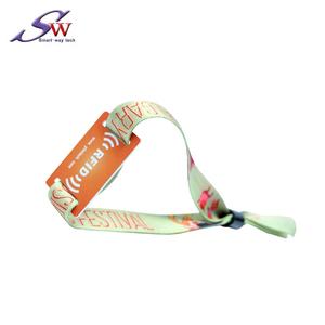 Disposable RFID PVC Wristband 125Khz Event <b>Bracelet</b> <b>with</b> T5577 EM4305 for Hotels - Product Image 2