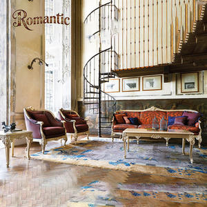 ชุดโซฟาสี่เหลี่ยมสไตล์ฝรั่งเศสสมัยใหม่<span class=keywords><strong>ห</strong></span>รู<span class=keywords><strong>ห</strong></span>ราแบบห<span class=keywords><strong>ลุย</strong></span><span class=keywords><strong>ส์</strong></span>ที่ 16 สำ<span class=keywords><strong>ห</strong></span>รับวิลล่าหรู<span class=keywords><strong>ห</strong></span>รา ทำจากไม้เนื้อแข็งสีทองแกะสลักด้วยมือ พร้อมเบาะนุ่มสีแดง - Product Image 1