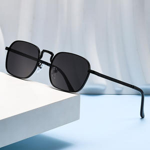 Lunettes de soleil carrées en métal, verres gris, monture complète, protection solaire classe 2, pour hommes et femmes, style streetwear - Product Image 6