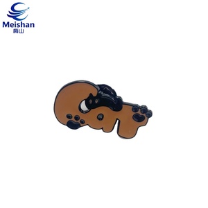 Badge en alliage métallique Meishan, motif chaton ludique chassant un ballon <span class=keywords><strong>de</strong></span> <span class=keywords><strong>laine</strong></span>, texture en fourrure douce, design mignon, accessoire cadeau <span class=keywords><strong>de</strong></span> collection - Product Image 1