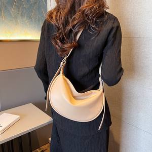กระเป๋าสะพายไหล่พับได้แบบซิปสีพื้นสำหรับผู้หญิง 2025 รุ่นใหม่ ทันสมัย กระเป๋าครอสบอดี้ทรงเกี๊ยว ทำจากหนัง PU นุ่ม - Product Image 2