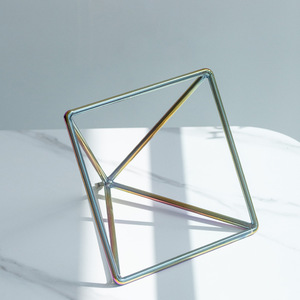 Pirámide Cantante de Cristal de Cuarzo con Degradado de Color, Merkaba, Instrumento de Sanación por Sonido para Yoga, Meditación y Equilibrio de Chakras - Product Image 5