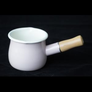 Famille de noël le plus populaire 500 ML chaleur casserole à lait marmite alimentaire Mini <span class=keywords><strong>pot</strong></span> à lait en fonte émaillée avec manche en bois anti-brûlure - Product Image 1