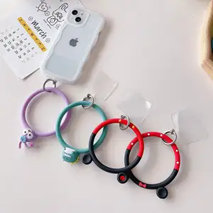 Factory Supply Günstige Handy hülle Zubehör Coole lustige 3D-Cartoon niedlich schöne große runde Armband Ring Strap Chain