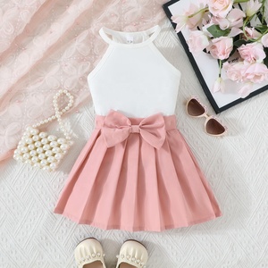 Set Estivo per Bambina con Top Halter Decorato con Fiocco e Gonna Plissettata, Outfit Alla Moda per Uso Quotidiano - Product Image 1