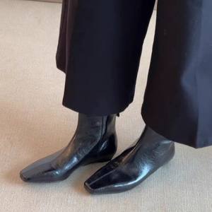 Botines de Mujer con Punta Cuadrada de Cuero Genuino Negro Estilo Francés, Elegantes y Versátiles para el Trabajo, con Cierre Trasero - Product Image 4