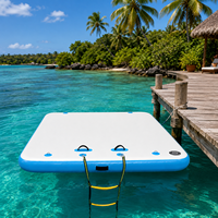 Dock gonflable avec surface de support stable pour l'entretien des bateaux, l'embarquement et la détente aquatique