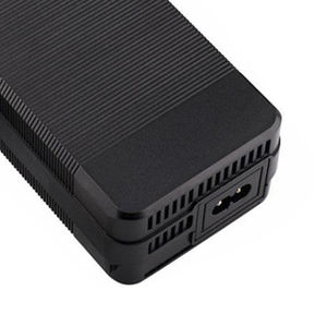 Cargador Universal de Entrada de Alimentación de 54.6V 2A con Conector XLR de 3 Pines y Ventilador - Product Image 3