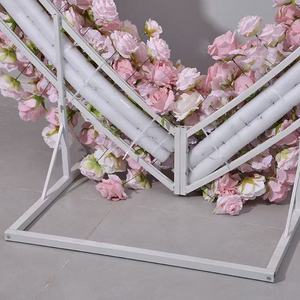 Décor de toile de fond pour demande en mariage, chemin de table floral rose en fausse soie, arche artificielle en forme de cœur rose pour mariage - Product Image 4