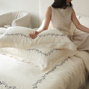 Parure <span class=keywords><strong>de</strong></span> lit <span class=keywords><strong>de</strong></span> luxe 60S Lyocell 4 pièces, broderie florale élégante, effet soie, lisse, respirante et rafraîchissante, pour l'été - Product Image 6