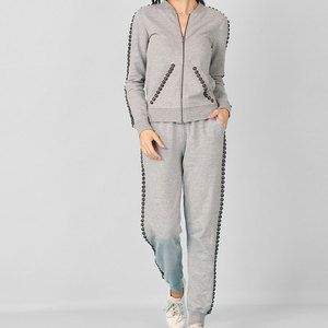 Ensemble de survêtements d'entraînement décontractés pour femmes Nouveau design Motif solide Deux pièces Street Wear Caractéristiques Logo personnalisé Prix bas en vente - Product Image 1