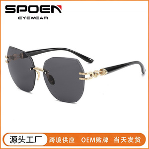 Gafas de sol con gradiente sin montura para mujer, UV400, rectangulares, para conducir al aire libre - Product Image 4
