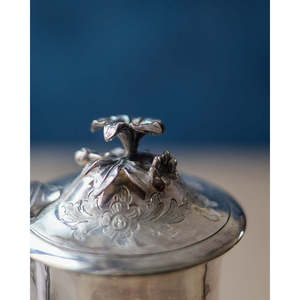 Gabriella P. Sheffield Pot à chocolat en bakélite avec poignée élégante, collection de pots à sucre et à crème - Product Image 5