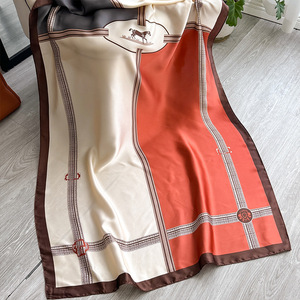 Sciarpa Lunga da <span class=keywords><strong>Donna</strong></span> di Lusso Personalizzata con Stampa Animale Effetto Seta, Leggera, Nuova Collezione 2026, Design Esclusivo, Stampa Cavallo, Vendita all'Ingrosso - Product Image 4