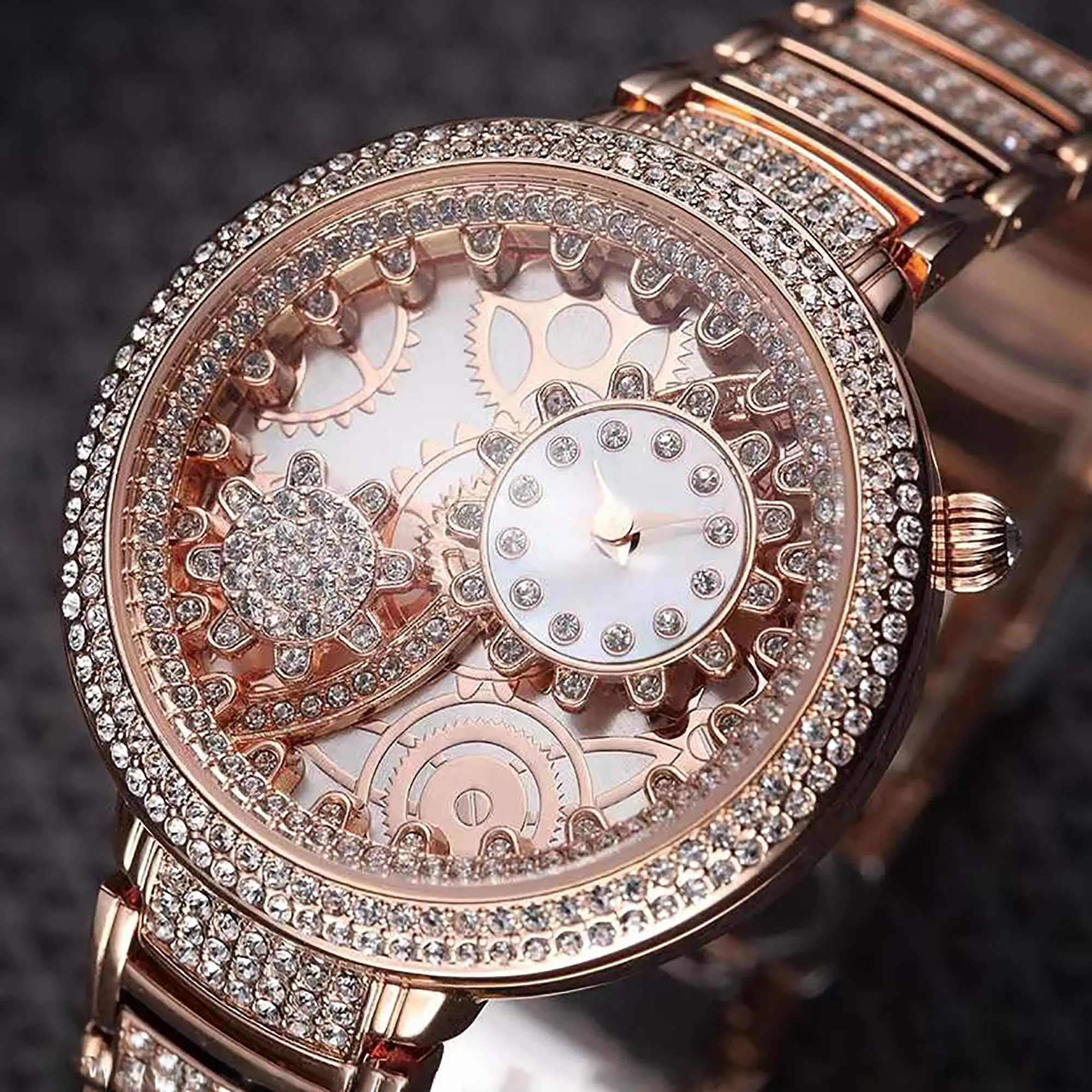 60508 New Low MOQ Fashion Ladies Mother Of Pearl Rotating Dial Shiny Wrist Quartz Watches Lady Full Crystals 2022