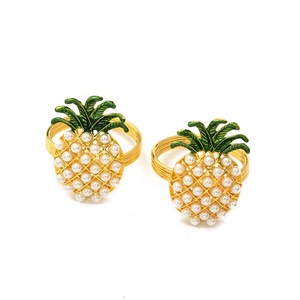 IN MAGAZZINO Ananas con Perla Verde Foglia di Metallo Fatti A Mano IN Ottone Carino Stagione Calda Anello di Tovagliolo Per La Primavera Estate Stagione - Product Image 1