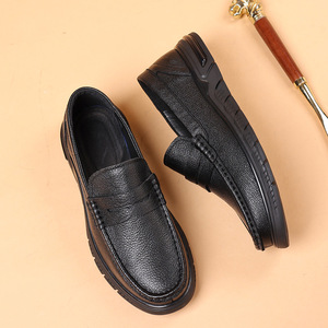 Mocasines Impermeables para Hombre con Punta Cerrada, Cuero de Oveja de Primera Capa, Suela Gruesa Resistente al Desgaste, Zapatos Cómodos con Suela Suave - Product Image 1