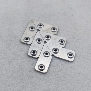 Support d'angle en aluminium de 16 mm de large pour portes d'armoires, design industriel durable, installation par vis - Product Image 3