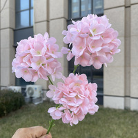 Hydrangeas artificiels miniatures à 3 têtes en soie pour la décoration de mariage, la décoration intérieure et les accessoires de photographie en extérieur - Vente en gros