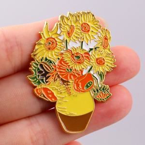 دبوس زينة بتصميم لوحة فان جوخ (النجوم والعباد الشمس) مطلي بالمينا الناعمة للملابس والحقائب - Product Image 4