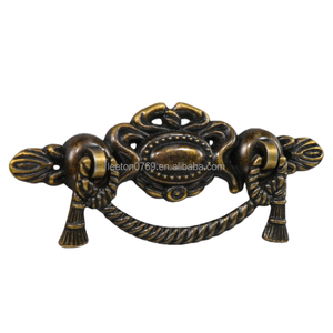 Accessoires de rangement en stock : Poignée de tirage métallique durable pour armoire, en alliage de zinc, couleur laiton antique et doré, 115 x 50 mm - Product Image 4