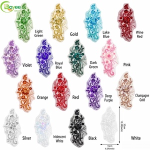 Patch en dentelle multicolore brodé à la main avec perles et sequins pour accessoires de robe de mariée - Product Image 1