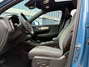 Véhicule d'occasion en gros pour l'exportation : <span class=keywords><strong>Volvo</strong></span> <span class=keywords><strong>XC40</strong></span> 2023, conduite à gauche, moteur turbo, sièges en cuir, SUV - Product Image 4