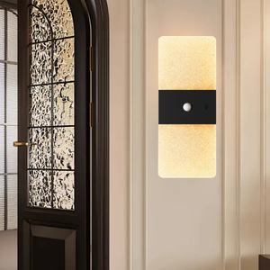 โคมไฟติดผนังแบบแม่เหล็ก LED รุ่นใหม่ ตรวจจับการเคลื่อนไหวของร่างกาย ไม่ต้องเดินสายไฟ สำหรับห้องนอนและห้องนั่งเล่น - Product Image 1