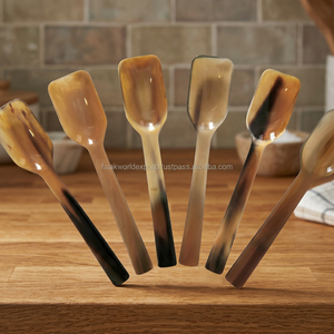 Cuillère en corne de buffle naturelle, artisanale, écologique, durable, cadeau d'affaires, couverts de service, manche long en bois traditionnel - Product Image 5