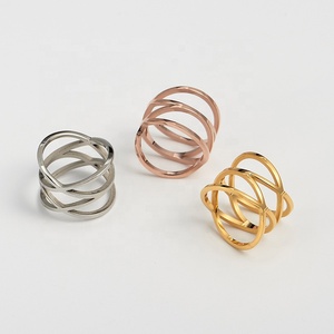 Anello da donna in <span class=keywords><strong>acciaio</strong></span> inossidabile <span class=keywords><strong>chirurgico</strong></span> 316l su misura in oro 18 carati con doppio anello a croce - Product Image 2