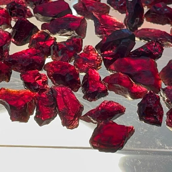 High Quality Facet Grade Far Size Red Garnet Rough Stones Wholesale Red Garnet Rough Stones Bulk Product