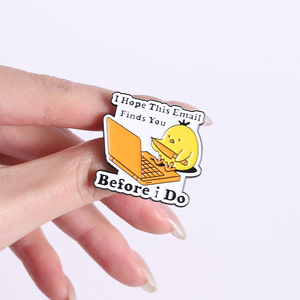 Pin Enamel Ayam Kerja dari Rumah, Bros Lucu Meme Kantor, Lencana Kerah, Grosir - Product Image 4