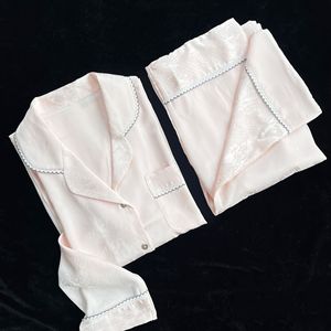 Set Pigiama in Seta Sintetica Ecologica ODM, Tecnologia Rinfrescante per Sudorazioni Notturne, Delicato sulla Pelle Sensibile, Organico e Sostenibile - Product Image 1