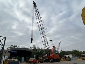 Grue sur chenilles d'occasion HITACHI KH300 reconditionnée avec composants essentiels : moteur, pompe, boîte de vitesses - Meilleur prix ! - Product Image 2