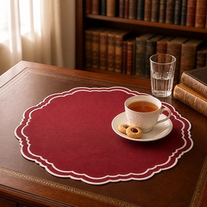 Set de table et serviettes circulaires personnalisés, faits main, brodés, en lin 100% lavé - Product Image 3
