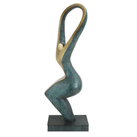 Statue d'art moderne en bronze contemporain de luxe, sculpture humaine en laiton poli pour la décoration de clubs haut de gamme