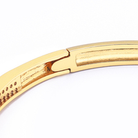 QIKU Groothandel Elegante Handgemaakte Koperen Armband met Heldere Kristallen en Gouden Afwerking, Klassieke Statement Sieraden voor Vrouwen, Valentijnsdag Cadeau