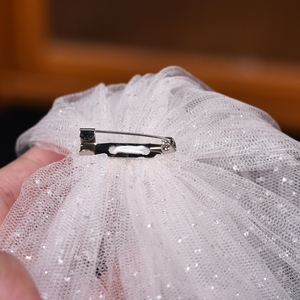 YouLaPan VG40-XI Élégant châle de mariée en maille monocouche, court, en tissu scintillant, fixé par des épingles de sûreté - Product Image 5
