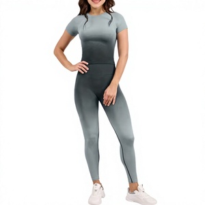 Ensemble sportif dégradé 2 pièces pour femmes, manches courtes, col rond, leggings tricotés pleine longueur, en spandex respirant, coupe régulière, couleur unie - Product Image 1