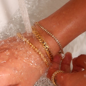 Set Perhiasan Gelang Rantai Minimalis Dreamshow Anti Air Lapisan Emas dari Baja Tahan Karat untuk Wanita - Product Image 3