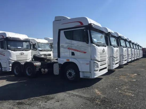 รถหัวลาก SINOTRUK HOWO 64 มือสอง 371 แรงม้า เครื่องยนต์ดีเซล Weichai ยูโร 5  กำลังลาก 50+ ตัน กล้องมองหลัง พวงมาลัยซ้าย - Product Image 4