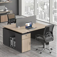 Poste de travail de direction moderne au design innovant, bureau modulaire 4 places avec armoire de rangement et cloisons