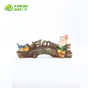 Figura Decorativa de Gnomo de Jardín de Resina de Tamaño Real (14.57 pulgadas) <span class=keywords><strong>Sentado</strong></span> en Sofá de Madera con Pájaros para Decoración del Hogar, Venta al Por Mayor - Product Image 1