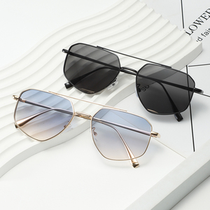 Nuovo arrivo UV400 retrò <span class=keywords><strong>occhiali</strong></span> <span class=keywords><strong>da</strong></span> sole in metallo per uomo e <span class=keywords><strong>donna</strong></span> <span class=keywords><strong>occhiali</strong></span> <span class=keywords><strong>da</strong></span> <span class=keywords><strong>vista</strong></span> di lusso <span class=keywords><strong>con</strong></span> montature in oro nero blu - Product Image 4