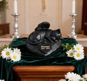 Urna Memorial Personalizável para Gato Anjo com Base em Coração e Asas, Lápide para Animais de Estimação Brilhante Preta para Presente de Simpatia Personalizado - Product Image 2