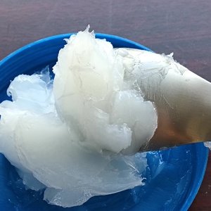 Gelée de pétrole de qualité professionnelle CAS 8009-3-8 pour crème visage et soin des lèvres - Product Image 1