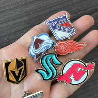 Novedad Pin Broche Metálico al por Mayor Equipo de Hockey sobre Hielo de EE. UU. Insignia de Solapa de Hierro Pulido Pines de Recuerdo Deportivo Impresos para Gorras
